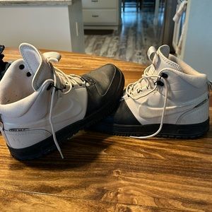 Nike path winter boot